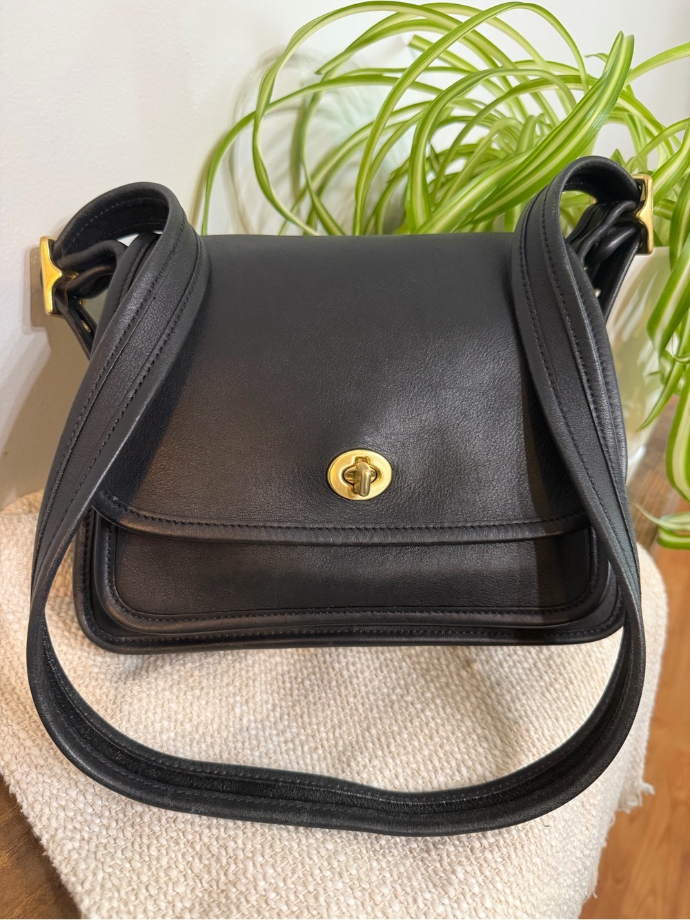 Vintage Coach rambler’s legacy in black leather shoulder bag or crossbody
